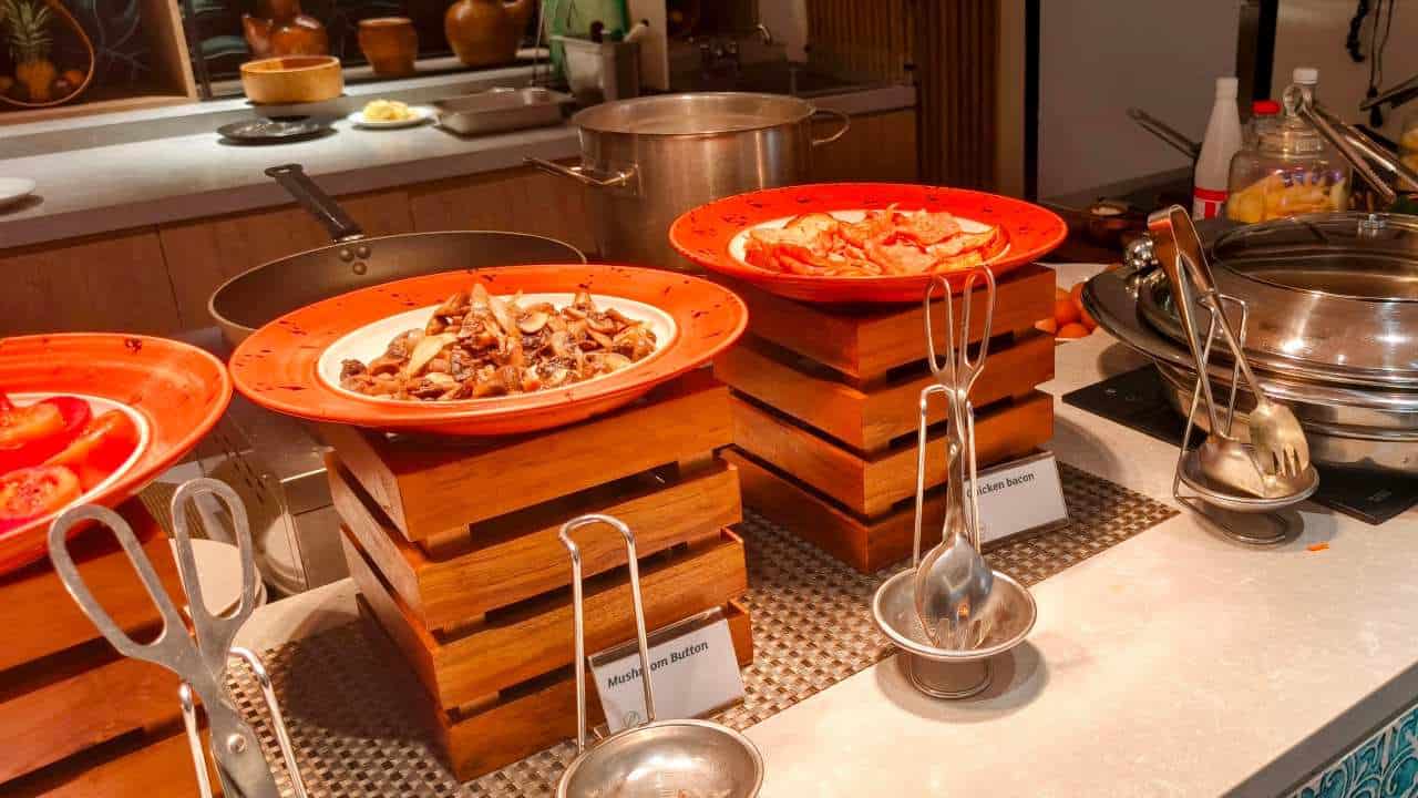 Walk-in buffet breakfast at Holiday Inn Sanur Bali hotel breakfast experience